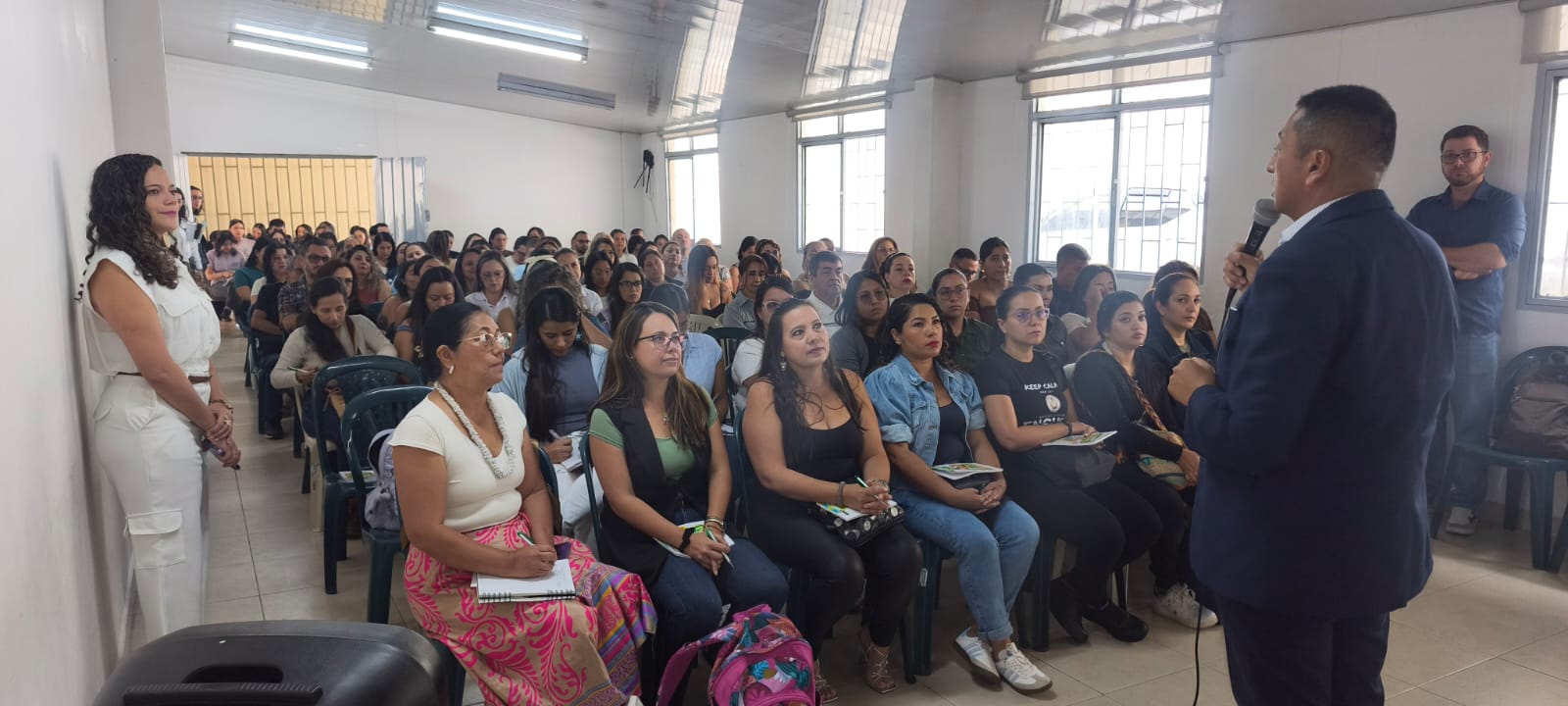 IV versión de la comunidad académica multilingüe